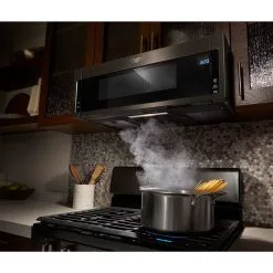 Whirlpool Four à Micro-ondes à Hotte Intégrée, 1,1 Pi³, Inox Noir -magasin d'appareils de cuisine 30005760c L
