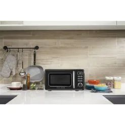 Four à Micro-ondes De Comptoir Rétro De 0,7 Pi³ 700 Watts Par Galanz, Noir -magasin d'appareils de cuisine 330996275 AlternateImage3 l